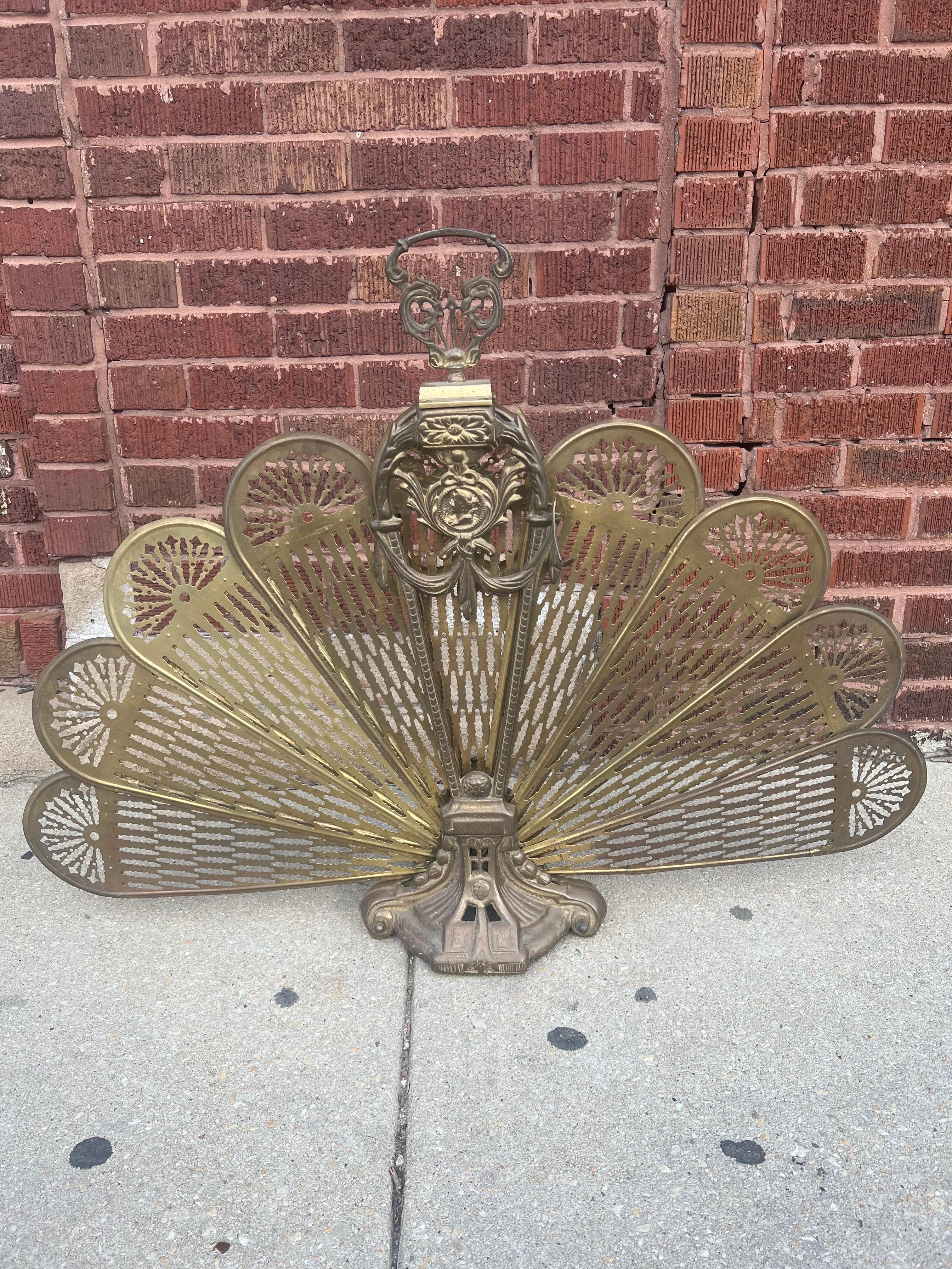 Antique Victorian Cameo Brass Peacock Fireplace Fan Folding Screen In Good Condition For Sale In Chicago, IL