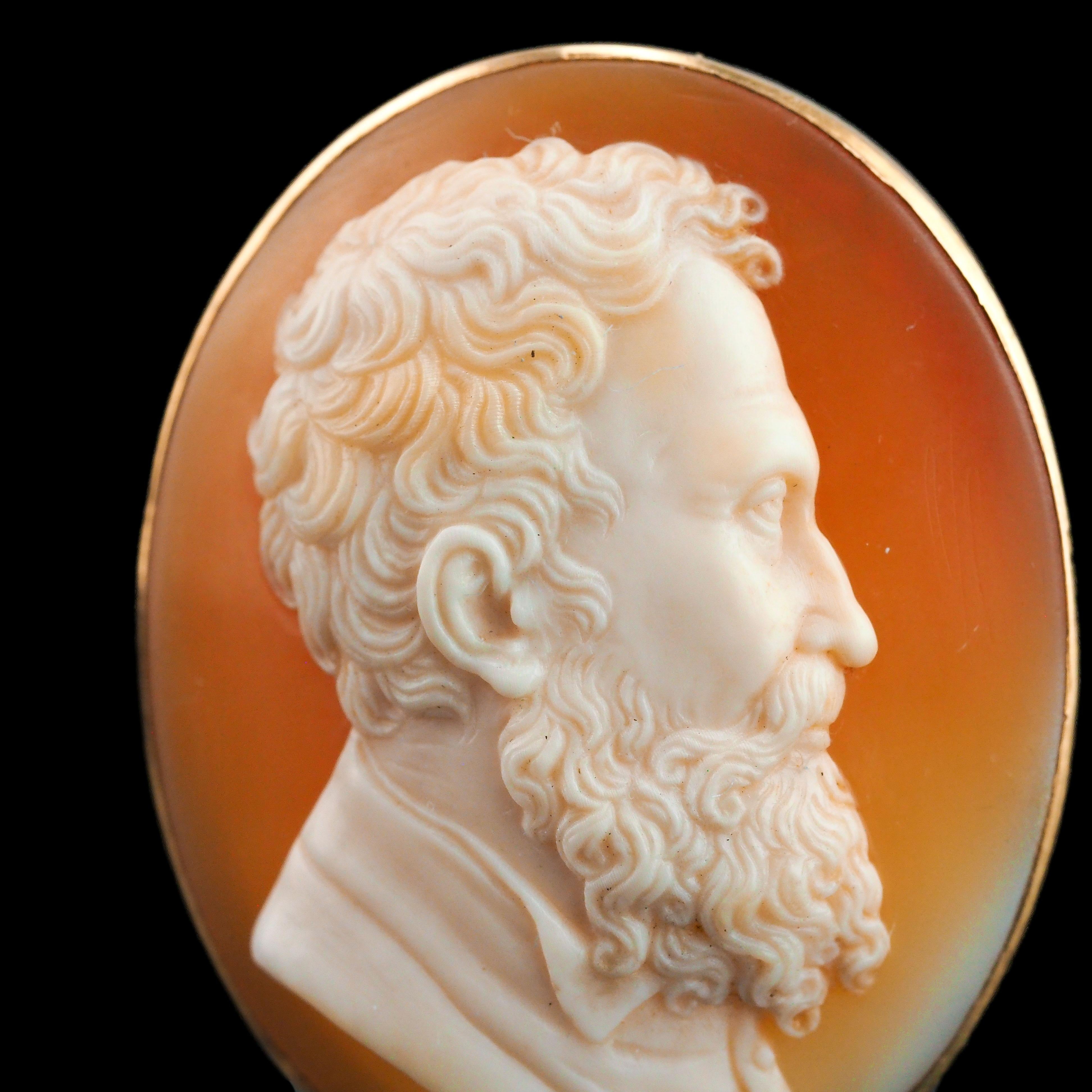 Antiguo broche camafeo victoriano de oro de 14 quilates con el retrato de un caballero - c.1890 en Bueno Estado en London, GB