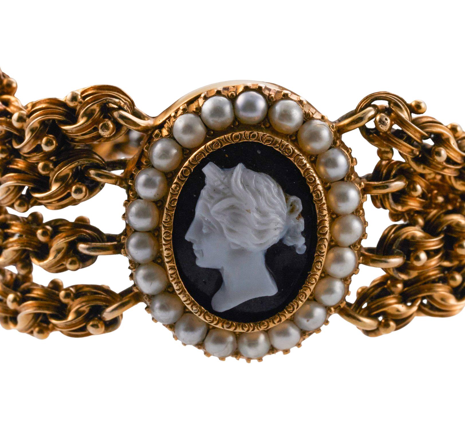 Victorien Antique Victorian Cameo Pearl Gold Multi Row Bracelet en vente