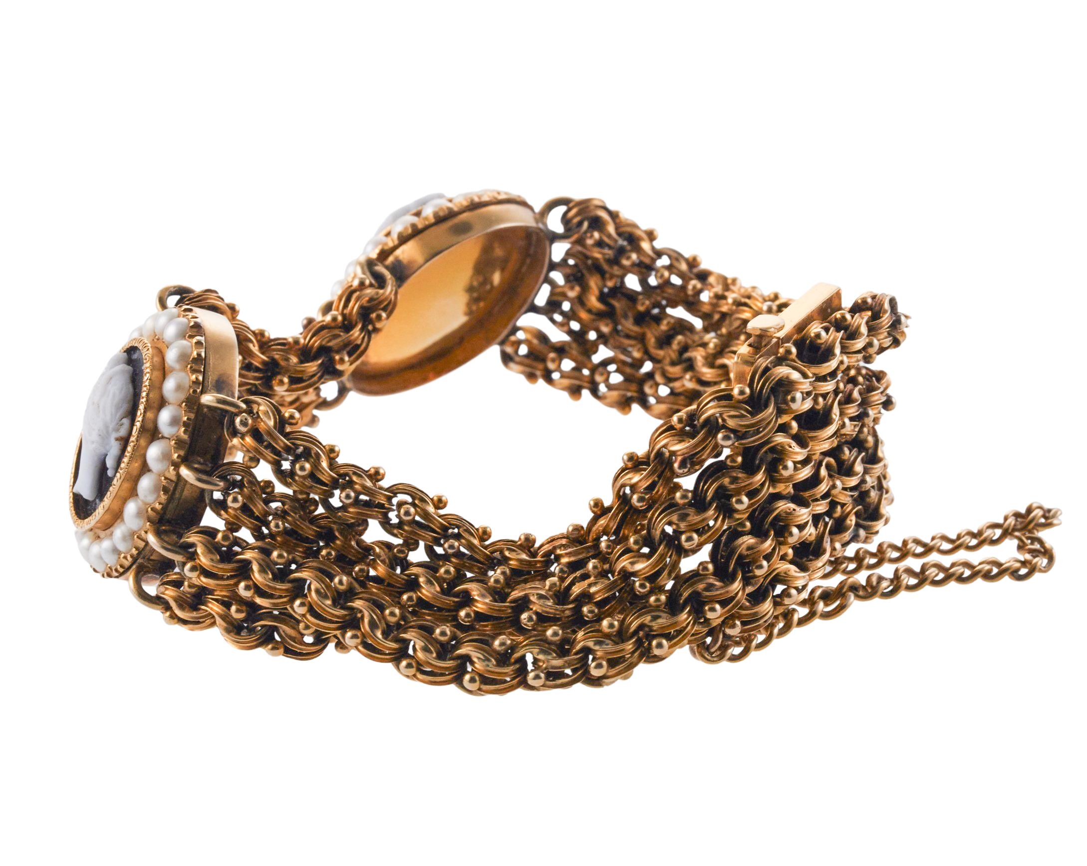 Taille ronde Antique Victorian Cameo Pearl Gold Multi Row Bracelet en vente