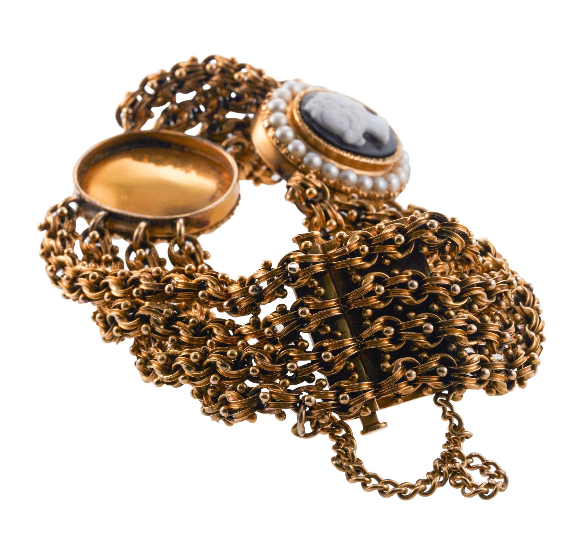Antique Victorian Cameo Pearl Gold Multi Row Bracelet Excellent état - En vente à New York, NY