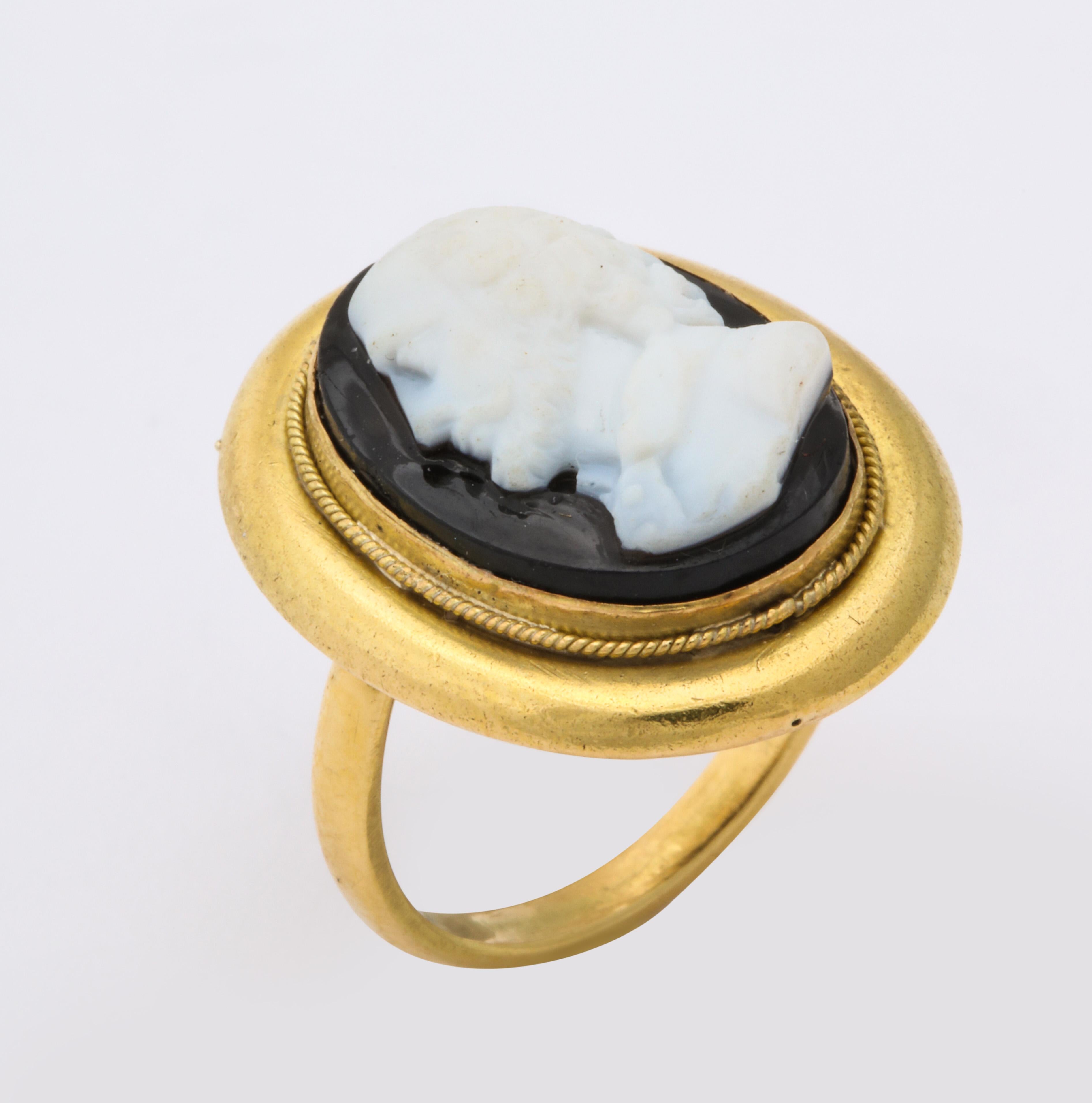 Antique Victorian Cameo Ring of William Shakespeare In Excellent Condition In Stamford, CT