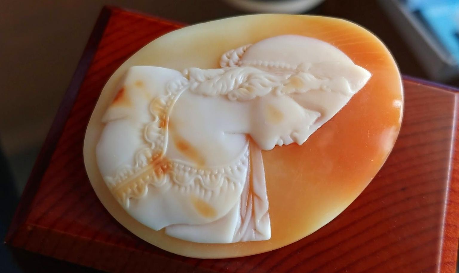 Late Victorian Antique Victorian Cameo Shell Princess For Sale