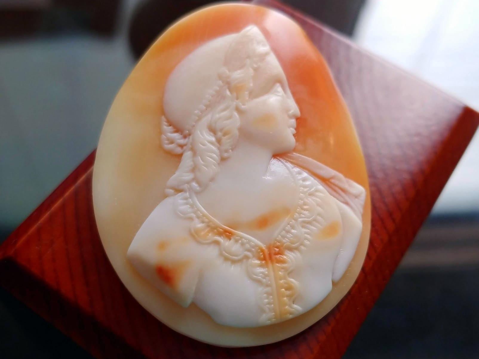 Women's or Men's Antique Victorian Cameo Shell Princess For Sale
