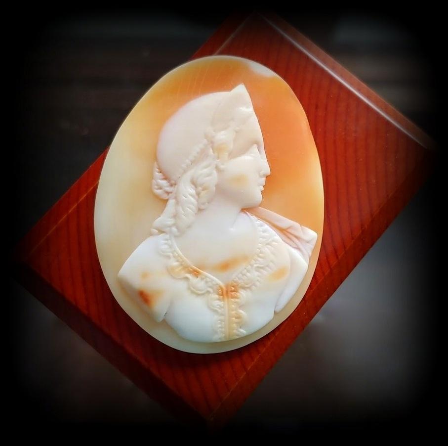 Late Victorian Antique Victorian Cameo Shell Princess For Sale