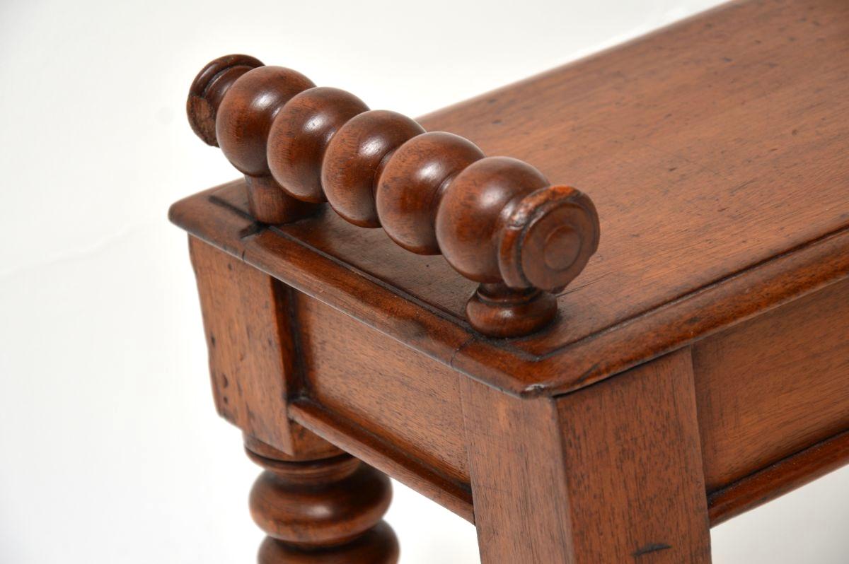 Antike viktorianische geschnitzte Bank im Angebot 3