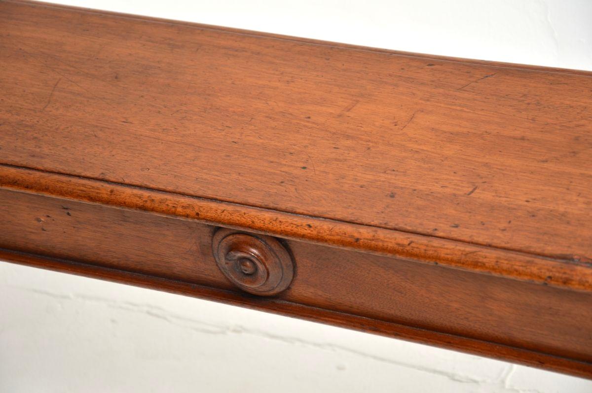 Antike viktorianische geschnitzte Bank im Angebot 5