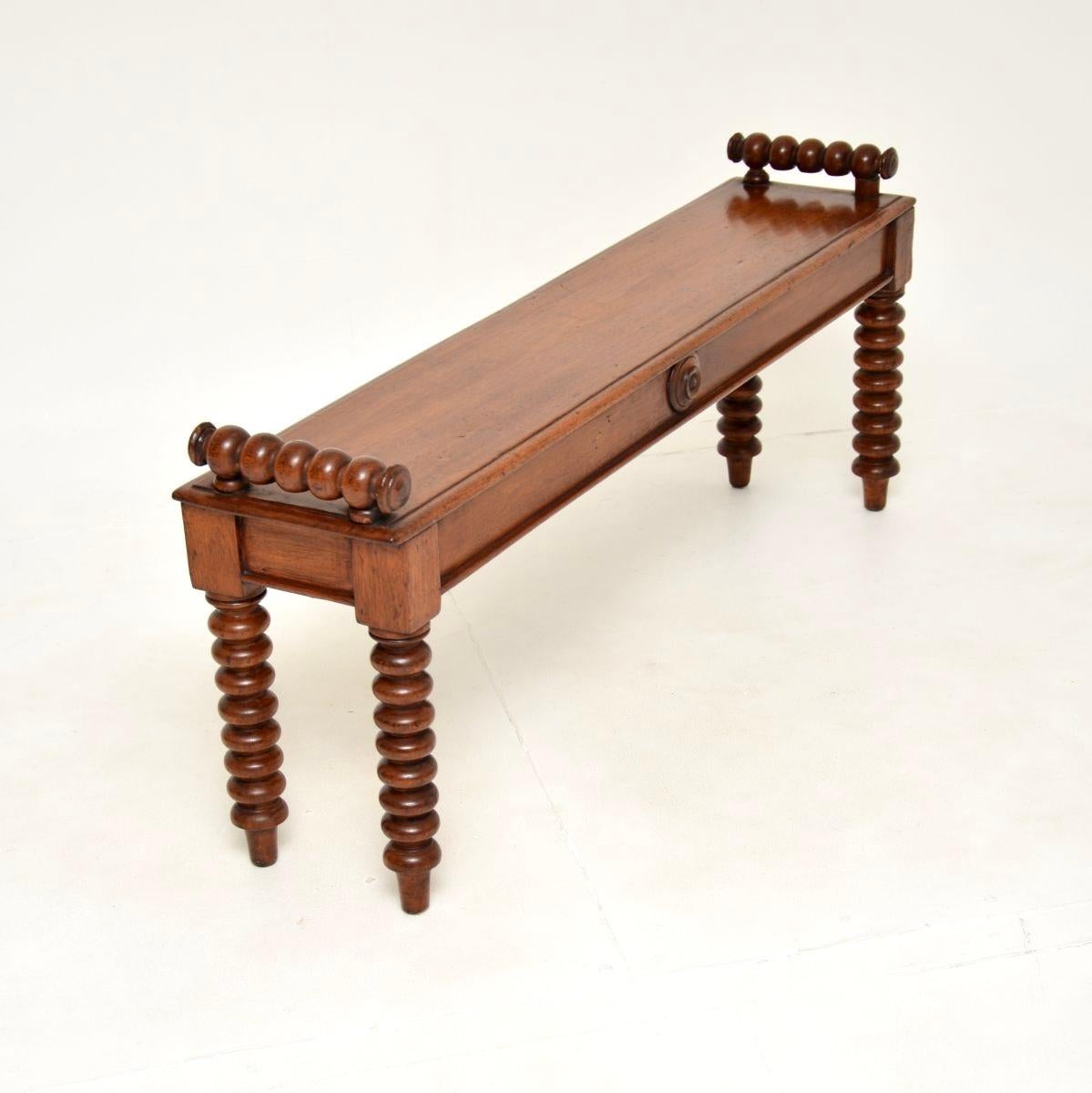 Antike viktorianische geschnitzte Bank (Hochviktorianisch) im Angebot