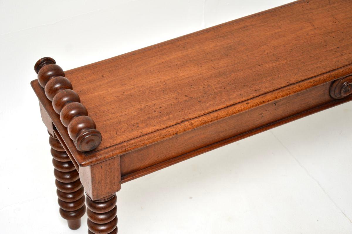 Antike viktorianische geschnitzte Bank (Mittleres 19. Jahrhundert) im Angebot