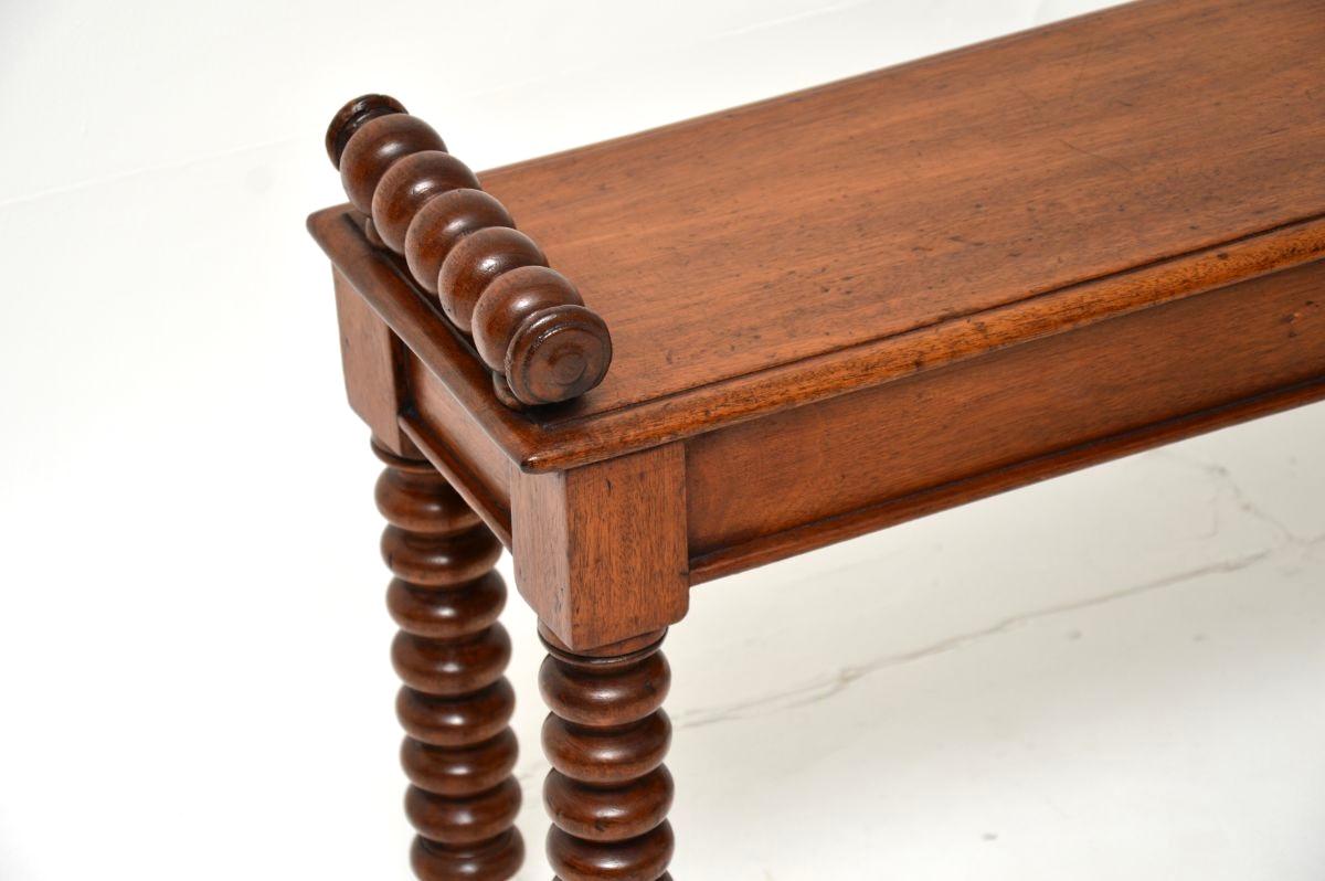 Antike viktorianische geschnitzte Bank im Angebot 1