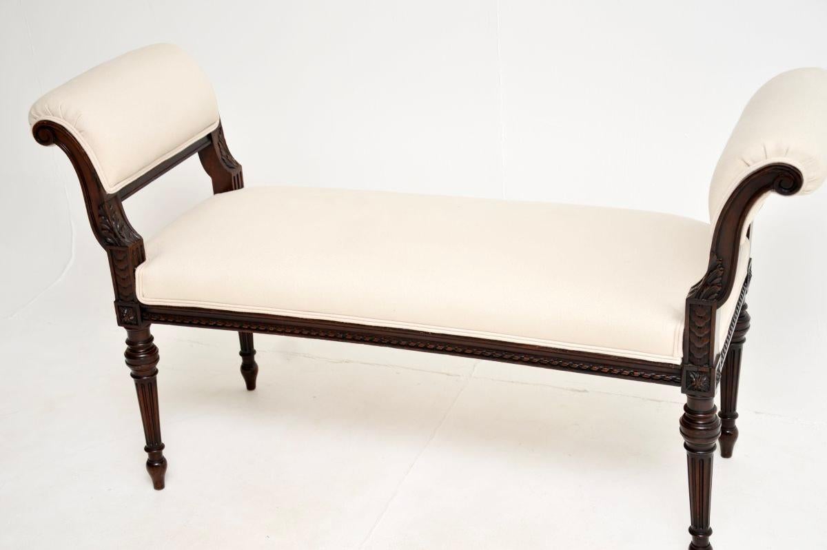 Antiguo banco / taburete victoriano tallado de Waring and Gillows en venta 4