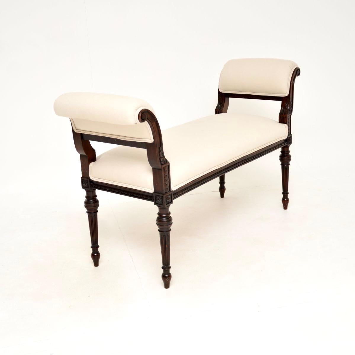 Antiguo banco / taburete victoriano tallado de Waring and Gillows Británico en venta