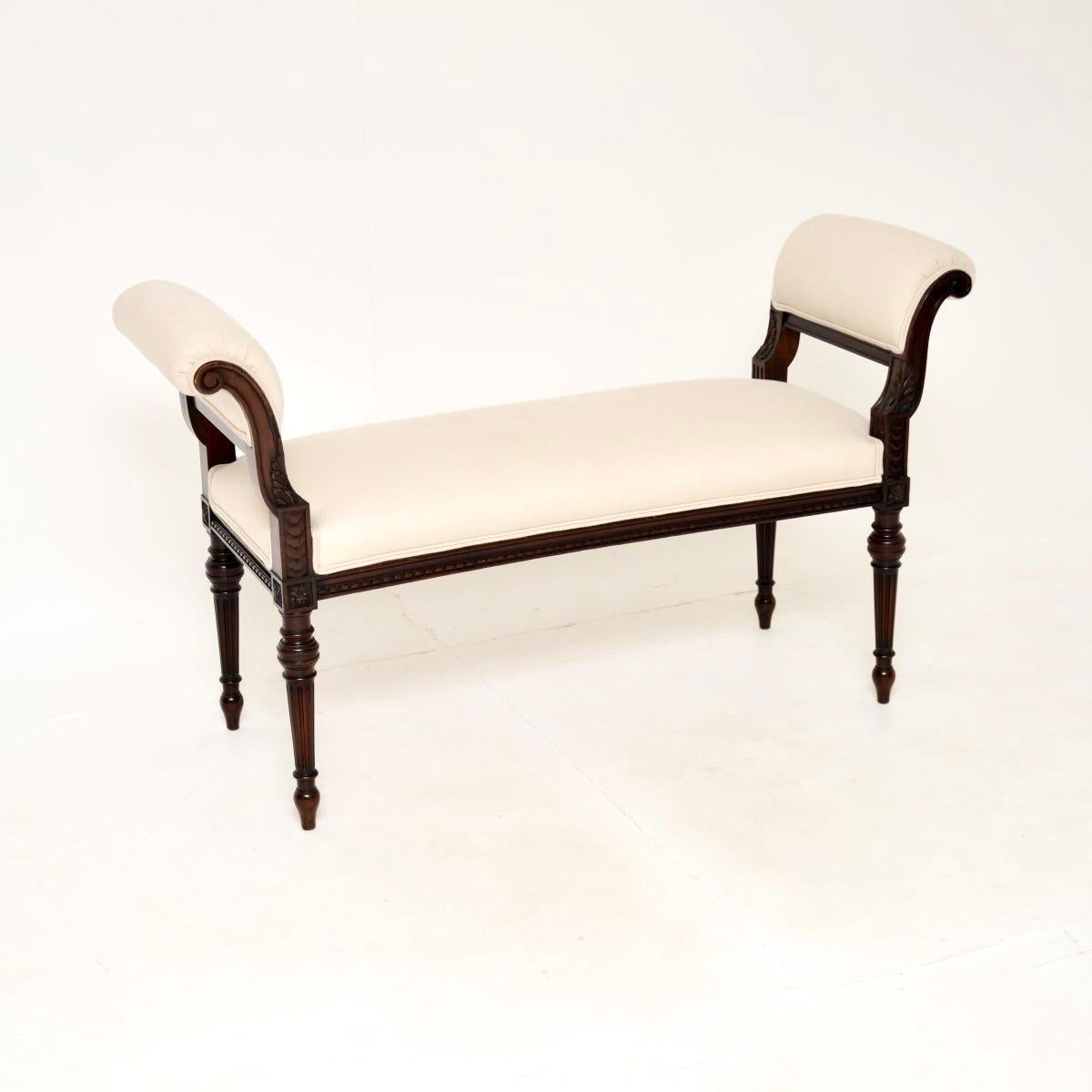 Antiguo banco / taburete victoriano tallado de Waring and Gillows Fines del siglo XIX en venta