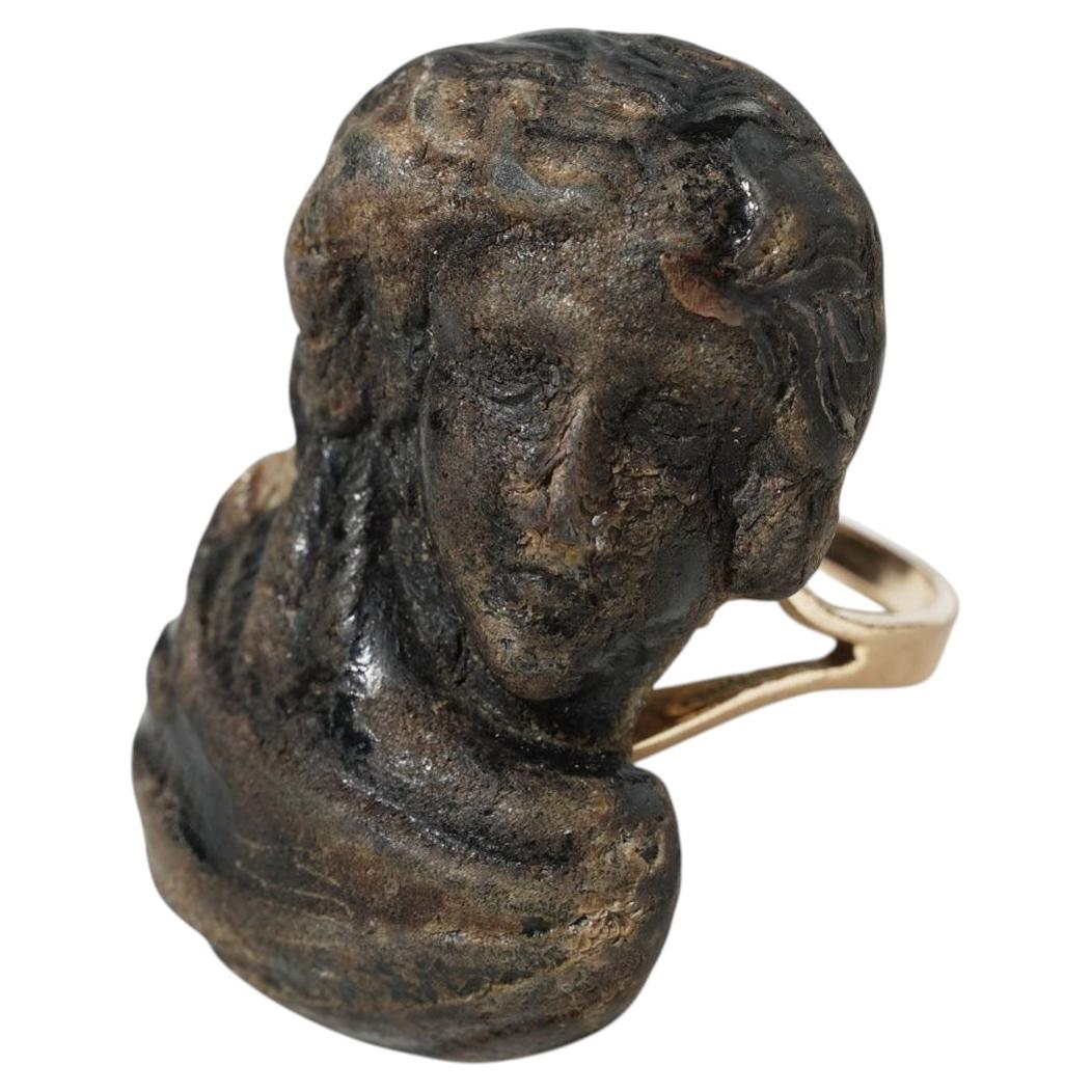 What is a mourning necklace?