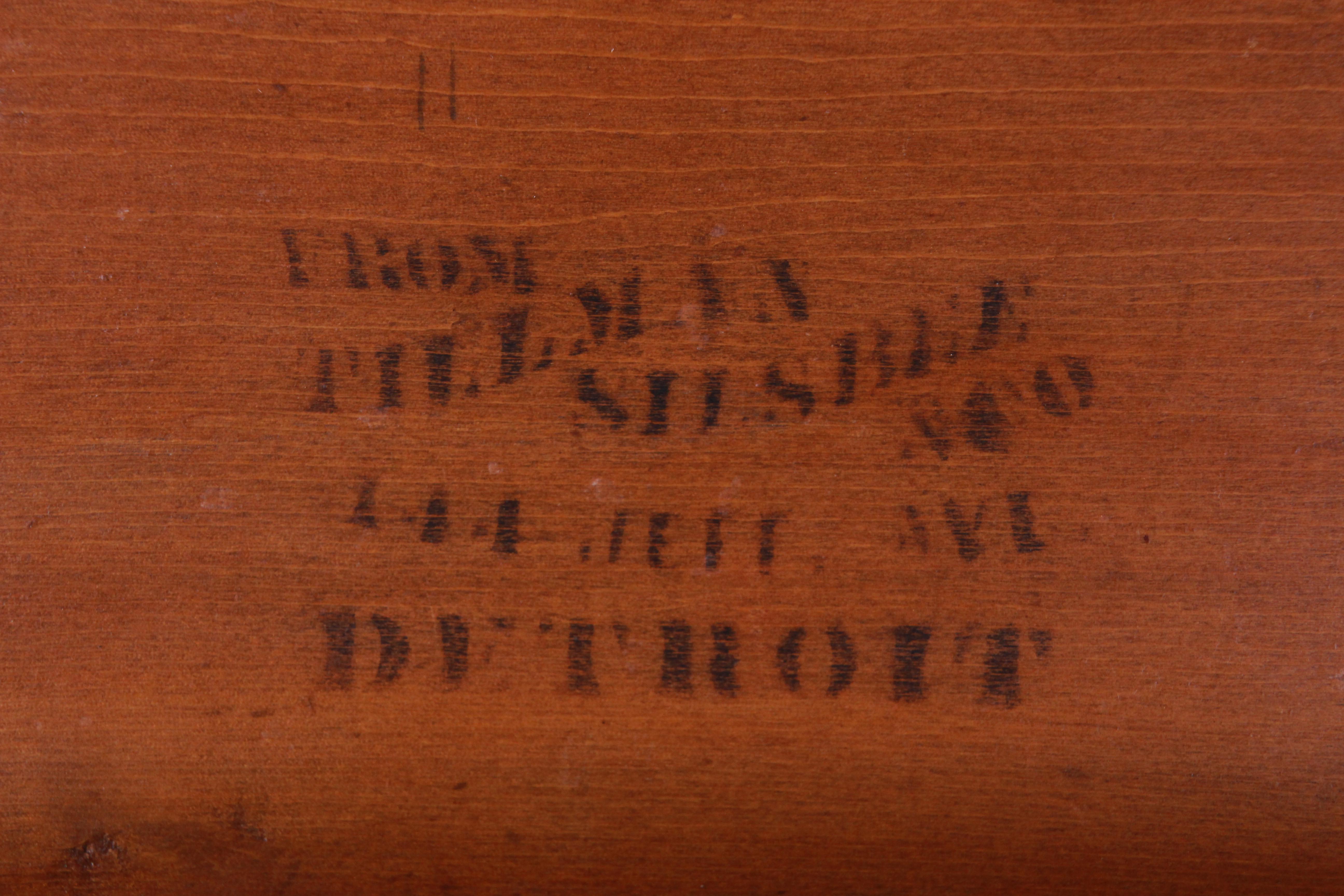 Antiker viktorianischer Schreibtisch aus geflammtem Mahagoni der Chicagoer Eisenbahn:: um 1850 7