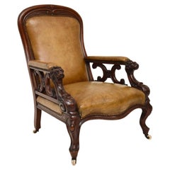 Antica poltrona vittoriana in pelle intagliata