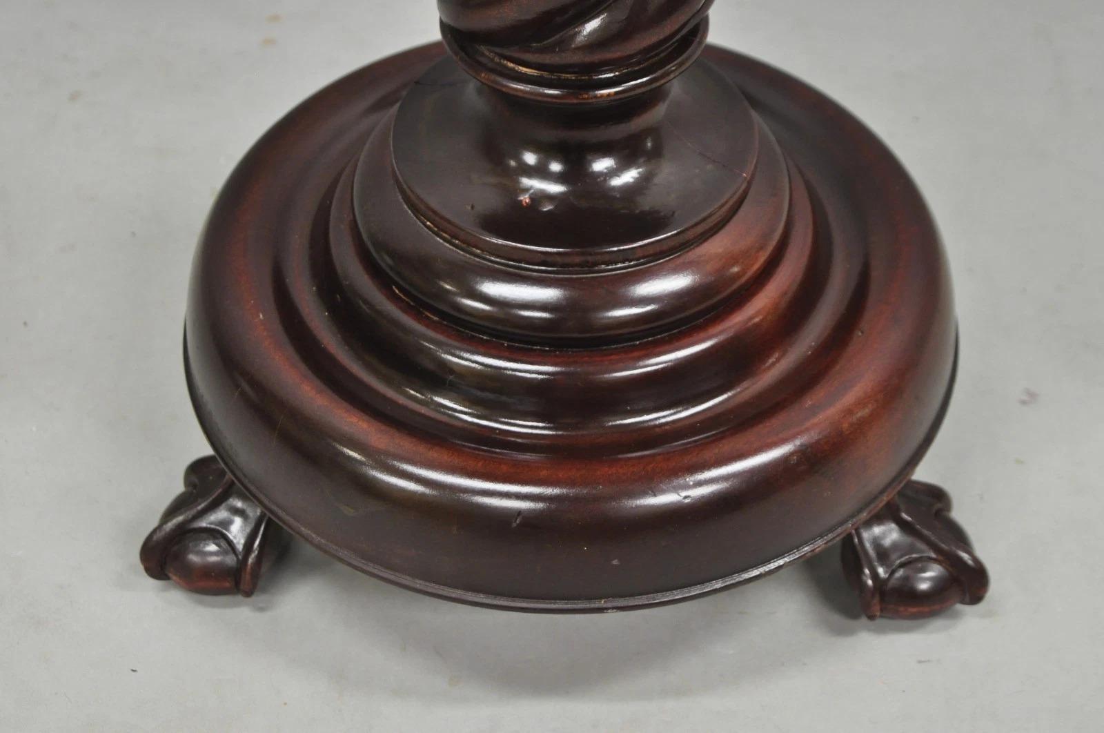 Ancien socle victorien en acajou sculpté pour plantes d'orge à pied torsadé Bon état - En vente à Philadelphia, PA