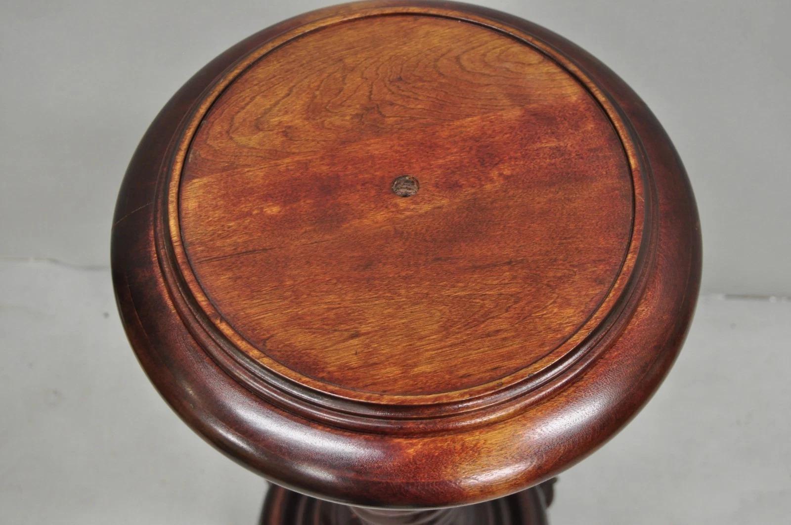 20ième siècle Ancien socle victorien en acajou sculpté pour plantes d'orge à pied torsadé en vente