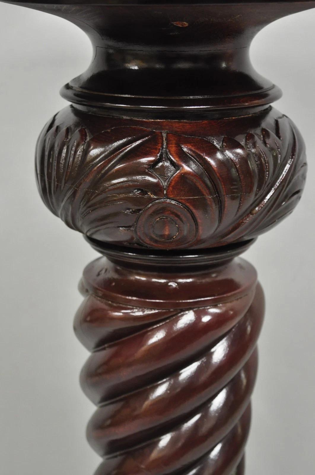 Ancien socle victorien en acajou sculpté pour plantes d'orge à pied torsadé en vente 2