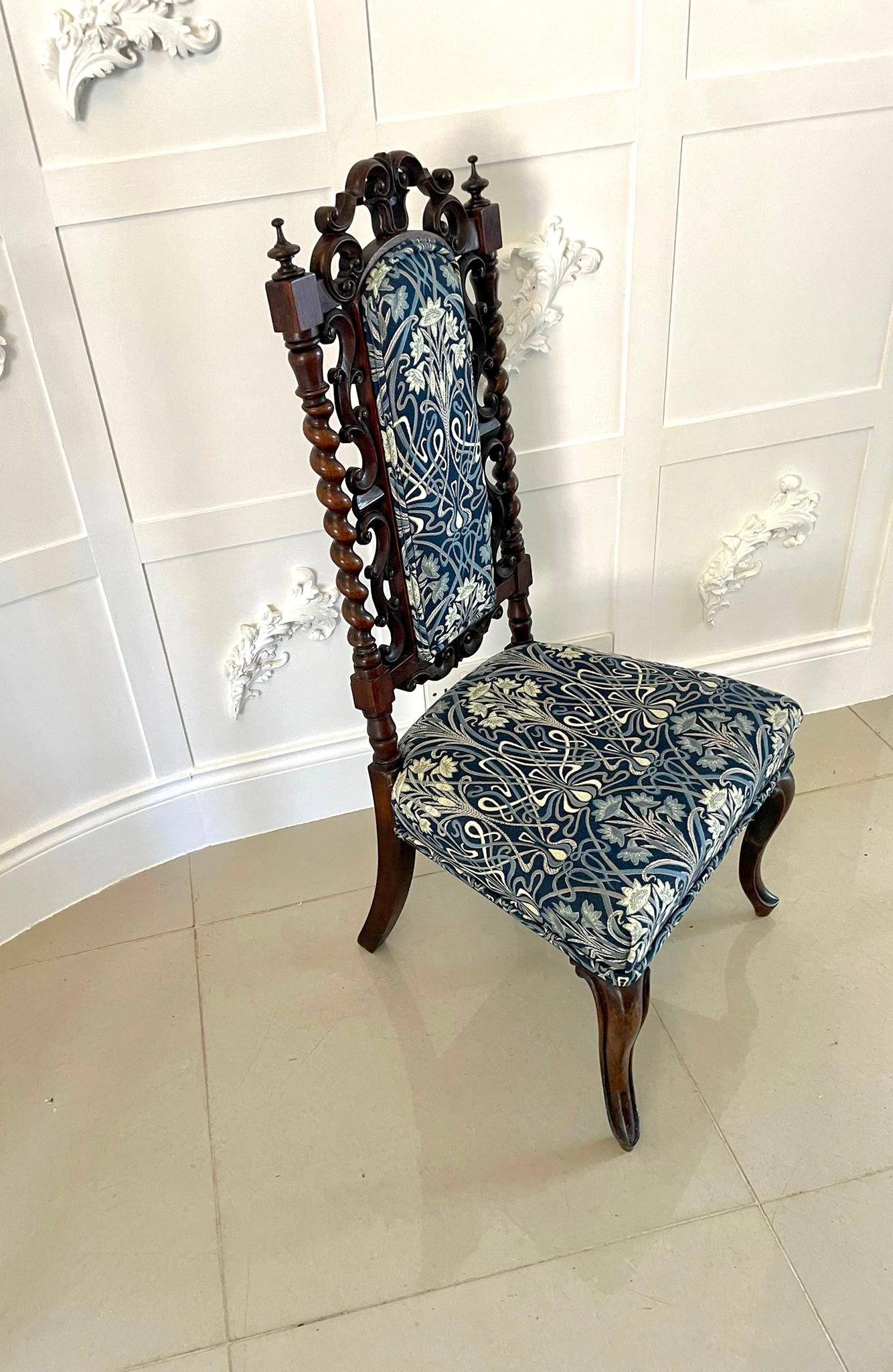 Victorien Ancienne chaise d'entrée/de salon victorienne en acajou sculpté en vente