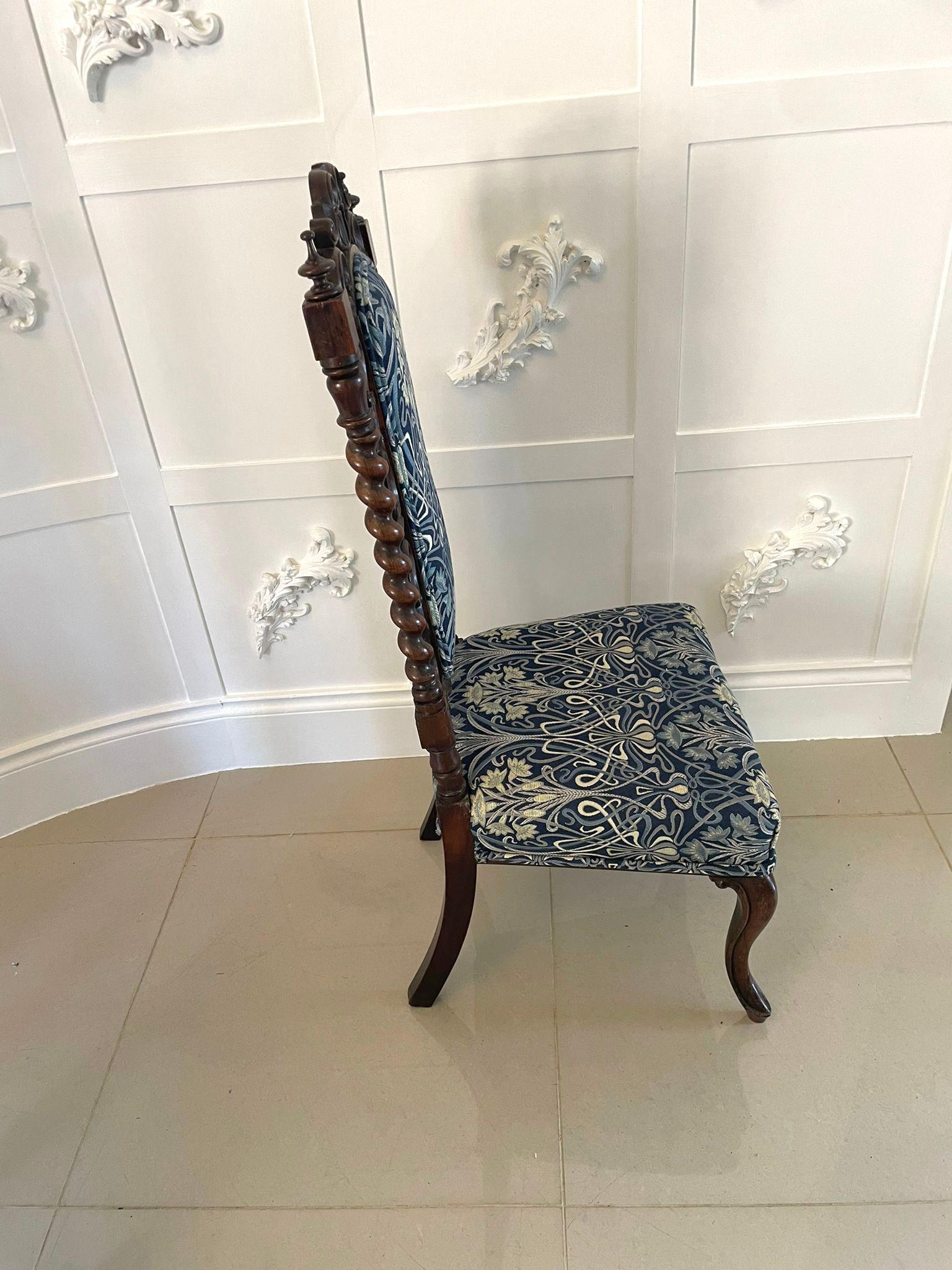 Anglais Ancienne chaise d'entrée/de salon victorienne en acajou sculpté en vente
