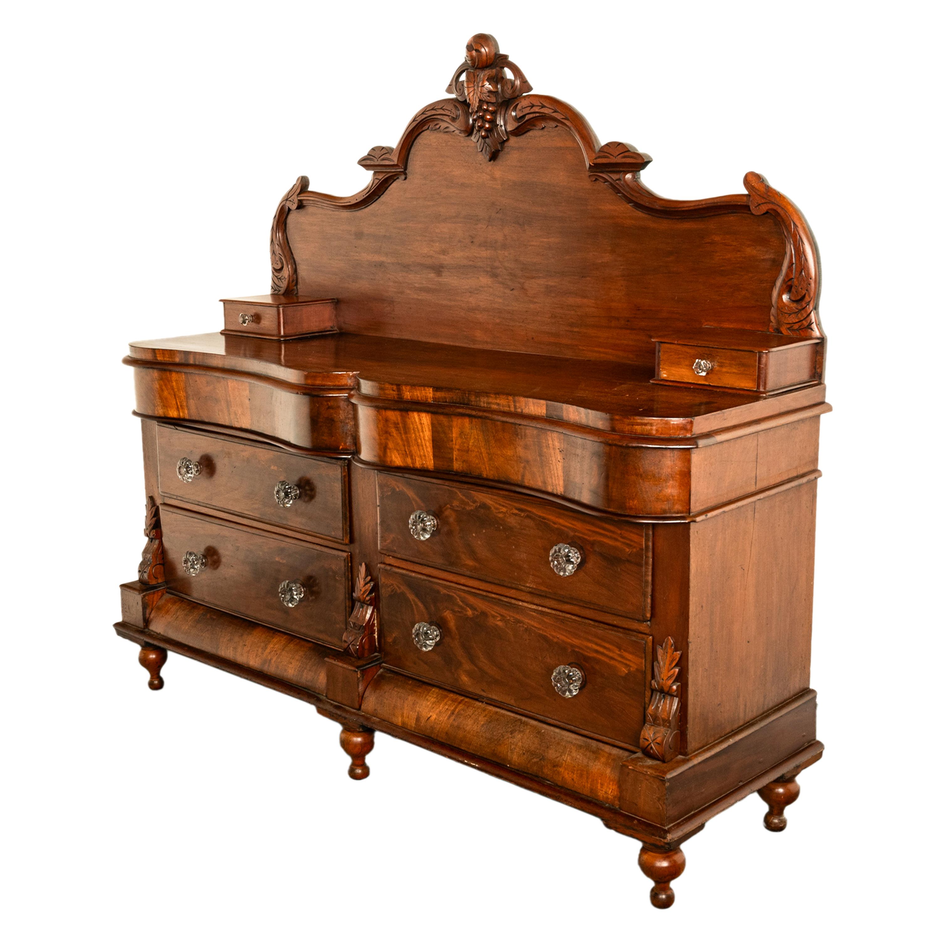 Antiguo Aparador Victoriano de Caoba Tallada Lancashire Serpentina 1860 Victoriano temprano en venta