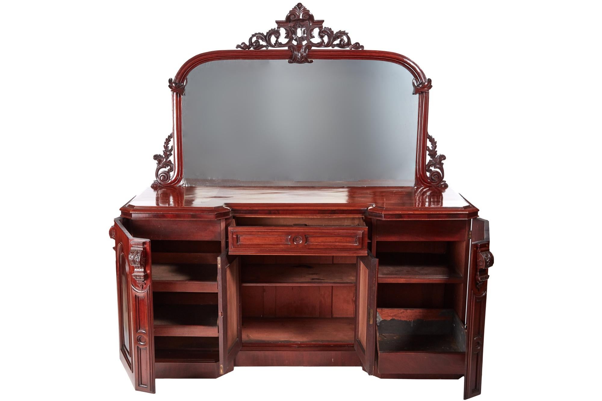 Quality antique carved Victorian mahogany mirror back sideboard with a beautifully carved mirror back. The base having a quality mahogany top, one drawer to the centre, four figured mahogany panelled doors, lovely fitted interior with drawers and