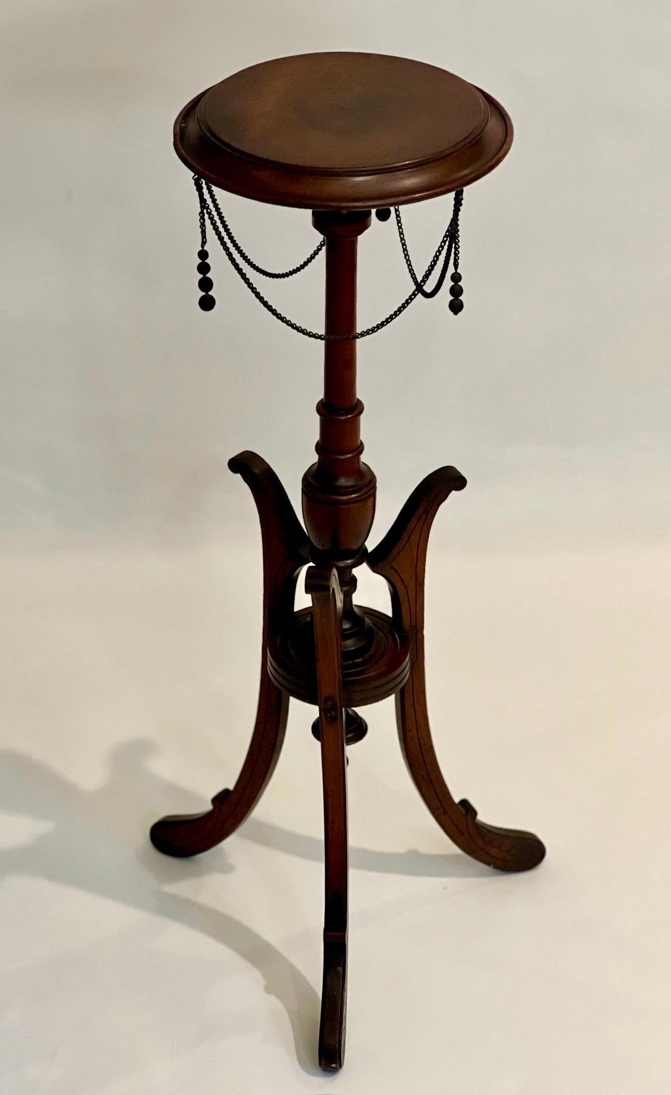 Antique Victorian Carved Mahogany Pedestal Plant Stand In Good Condition For Sale In Doylestown, PA