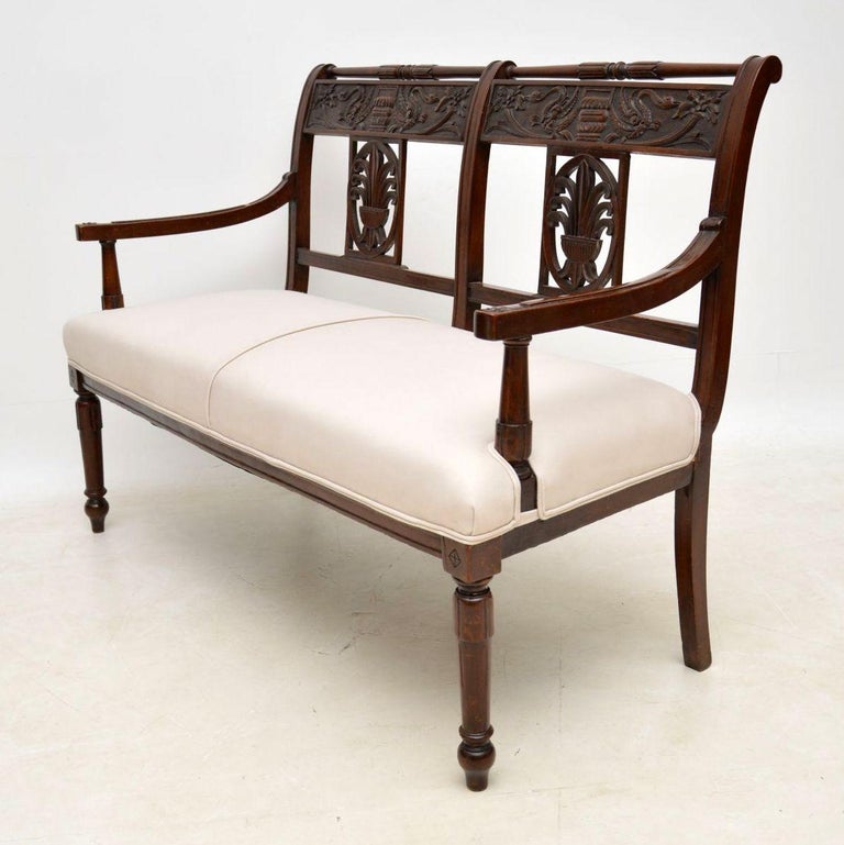 Antique Victorian Carved Mahogany Settee For Sale at 1stDibs