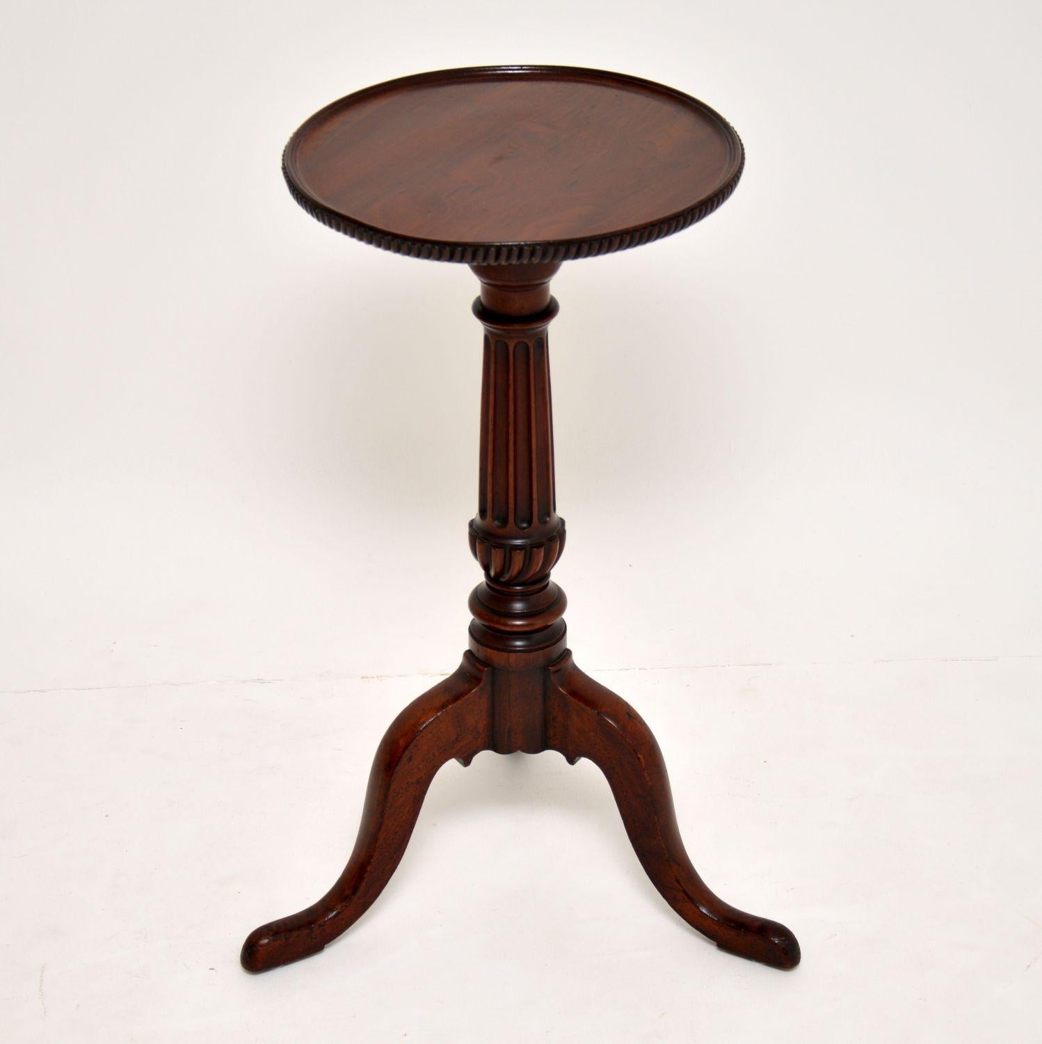 This solid mahogany Chippendale style wine table is antique Victorian, dating from circa 1880s period and is superb quality.

Please enlarge all the images to see the carved top rope edge and the turned fluted stem with the twist at the base,