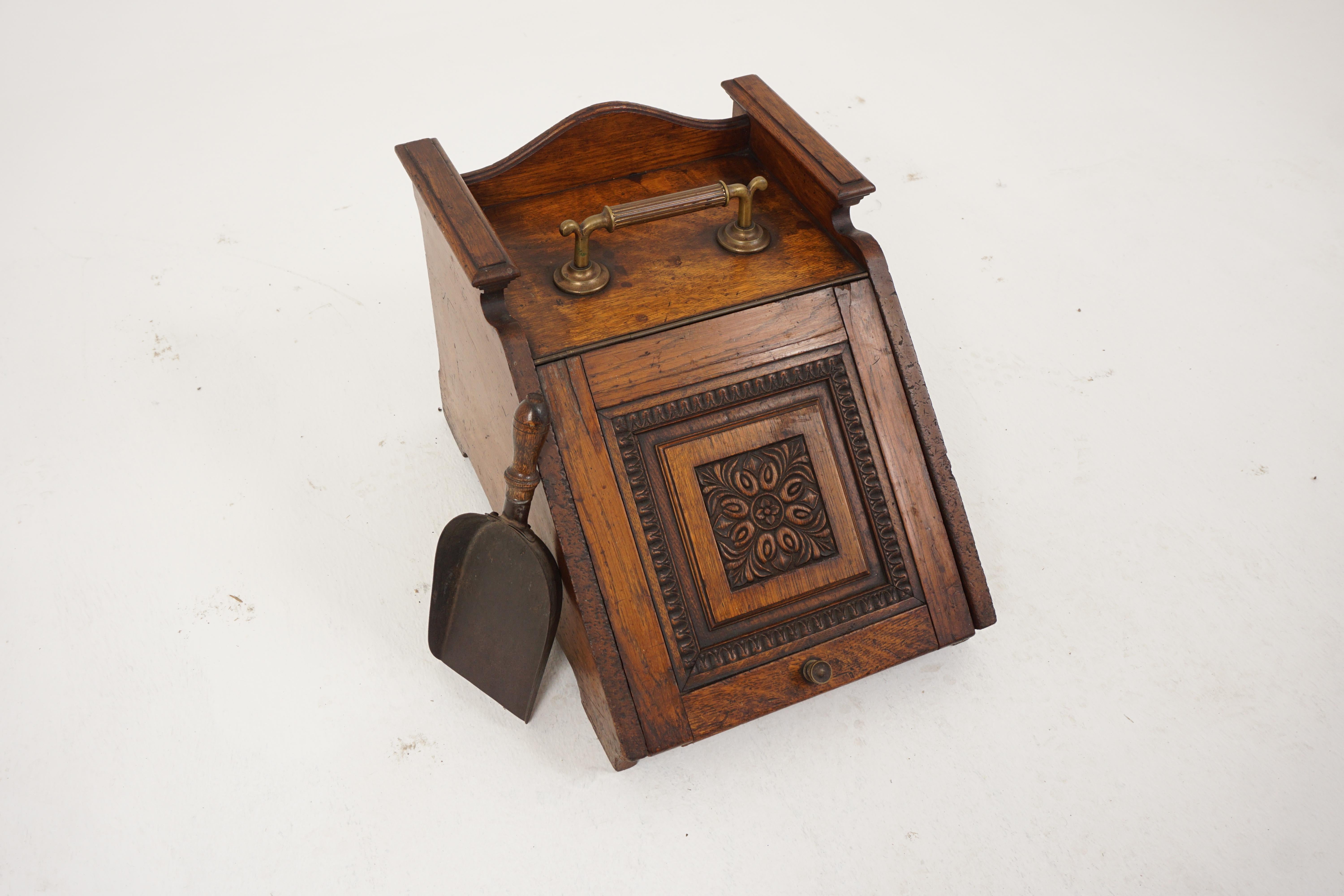 Antique Victorian Carved Oak Coal Hod, Coal Scuttle with Reginal Shovel, Scotlan In Good Condition In Vancouver, BC