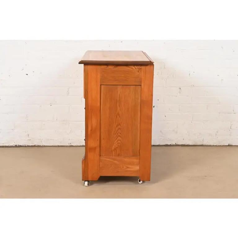 Ancienne commode ou commode victorienne en chêne sculpté, vers 1890 en vente 4
