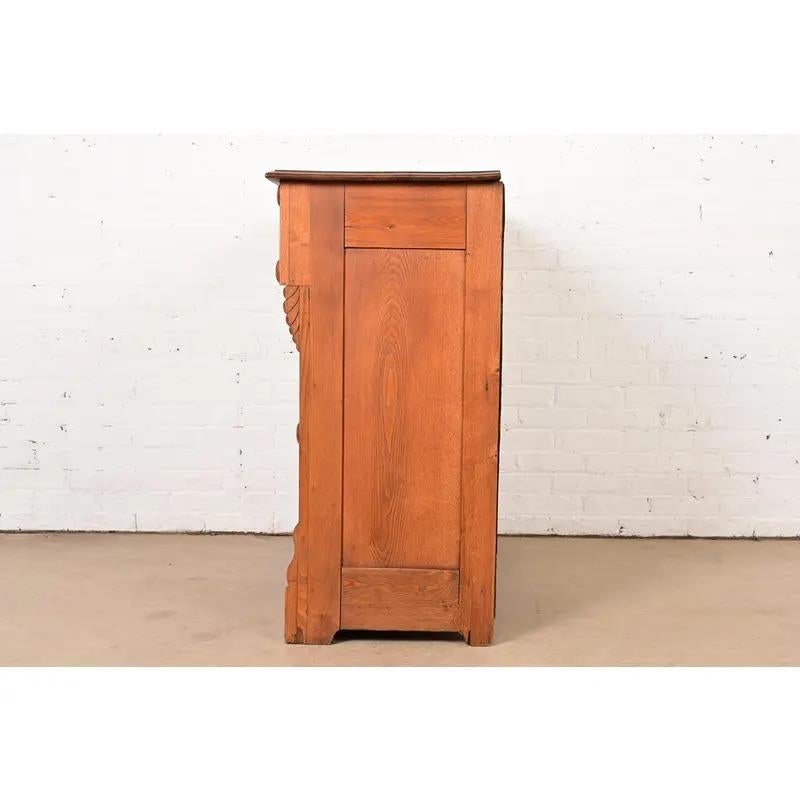 Antike viktorianische Kommode oder Schubladenkommode aus geschnitzter Eiche, um 1890 im Angebot 4