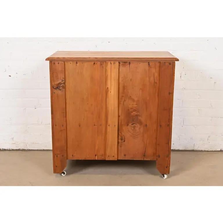 Ancienne commode ou commode victorienne en chêne sculpté, vers 1890 en vente 5