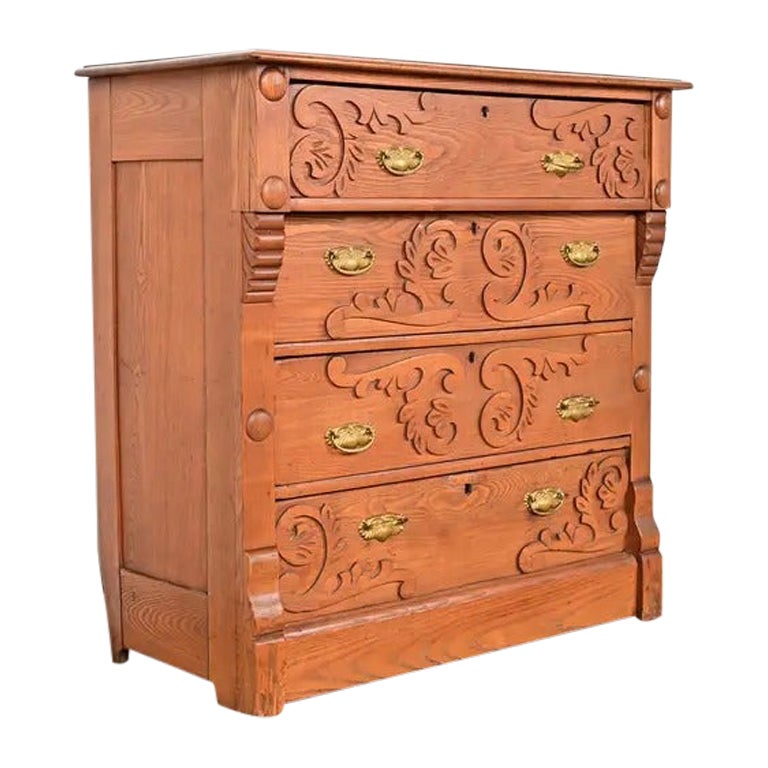 Ancienne commode ou commode victorienne en chêne sculpté, vers 1890