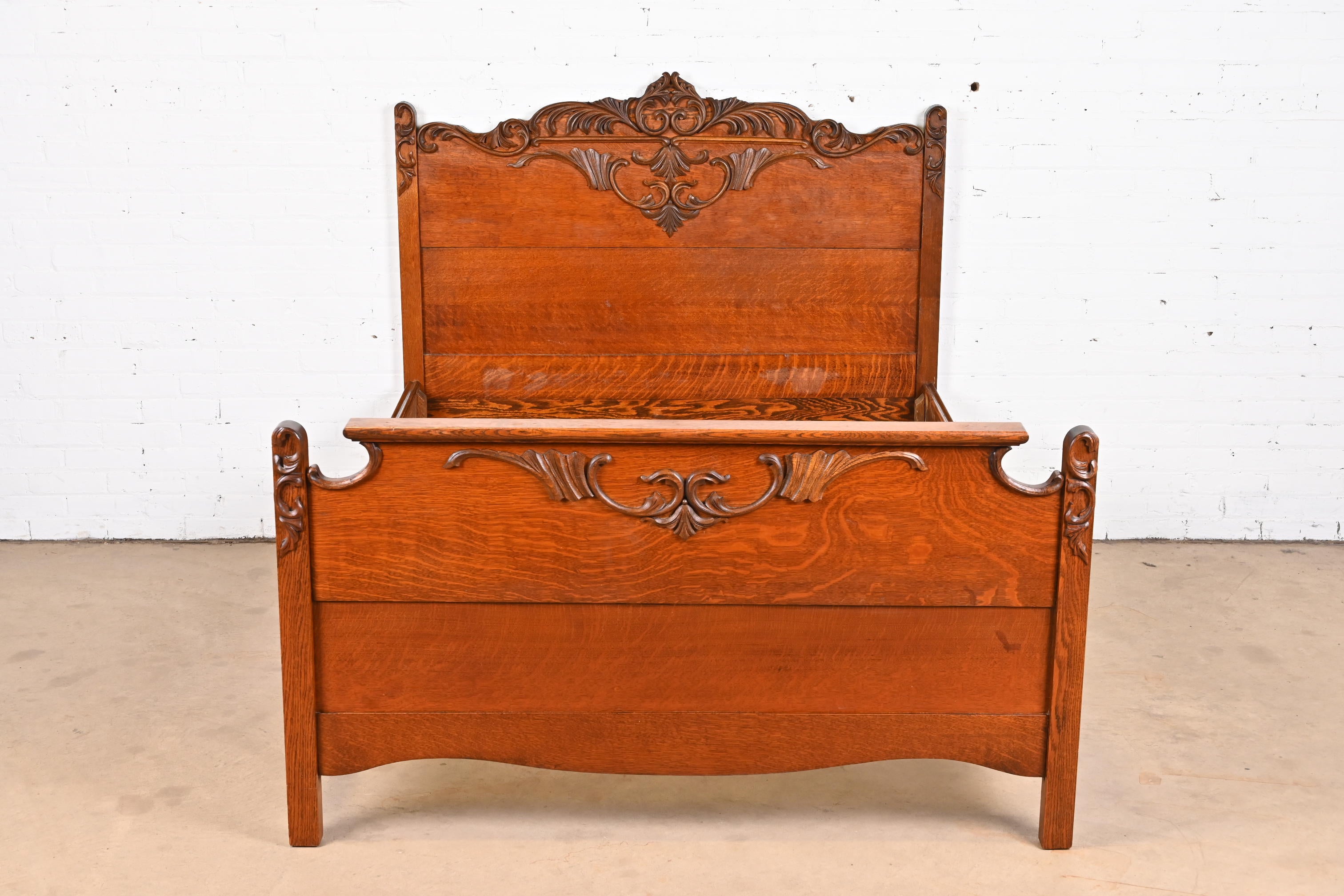 American Antique Victorian Carved Oak Full Size Bed, circa 1890s For Sale