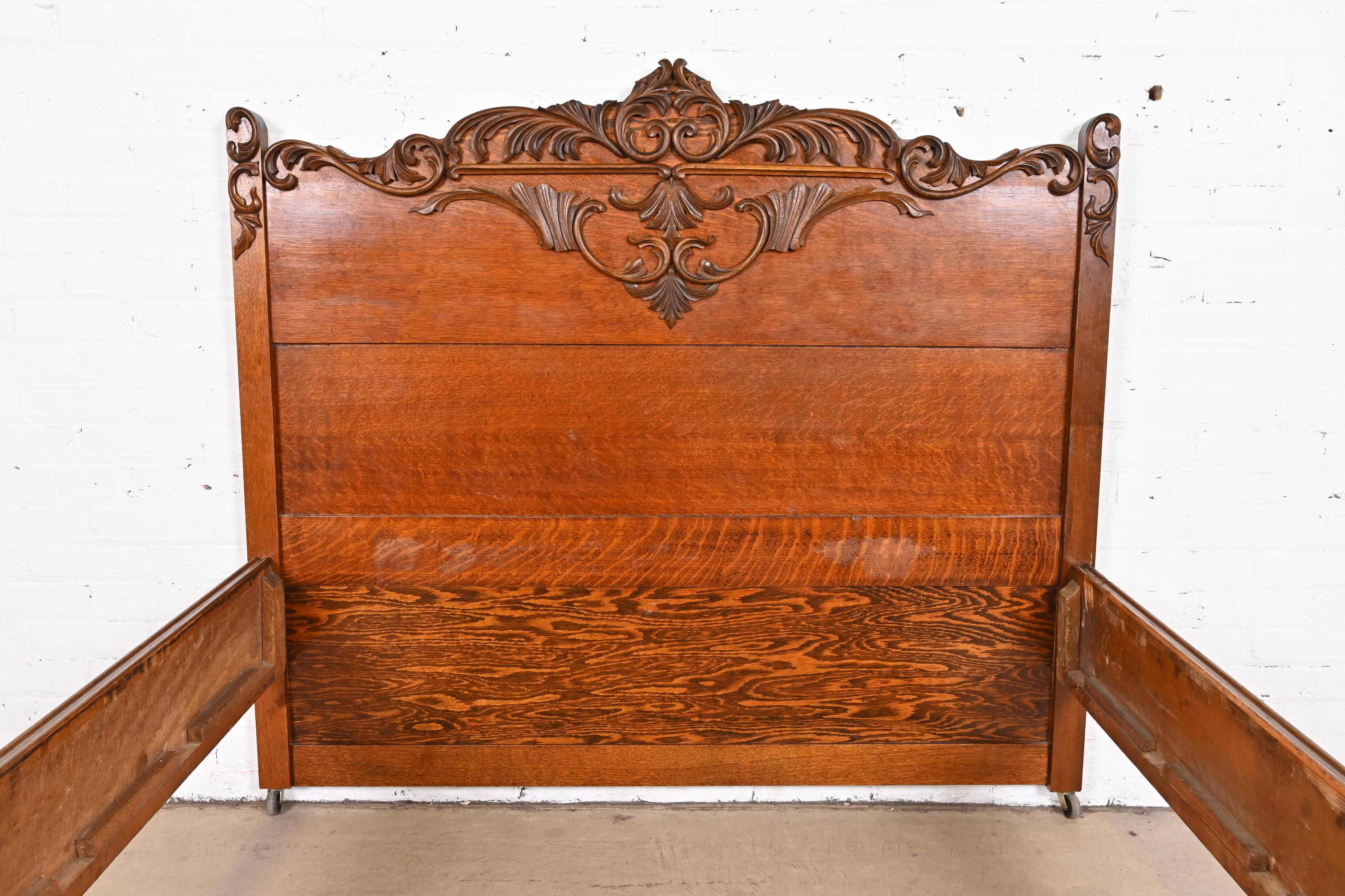 Antikes viktorianisches Bett aus geschnitzter Eiche in voller Größe, um 1890 im Angebot 1