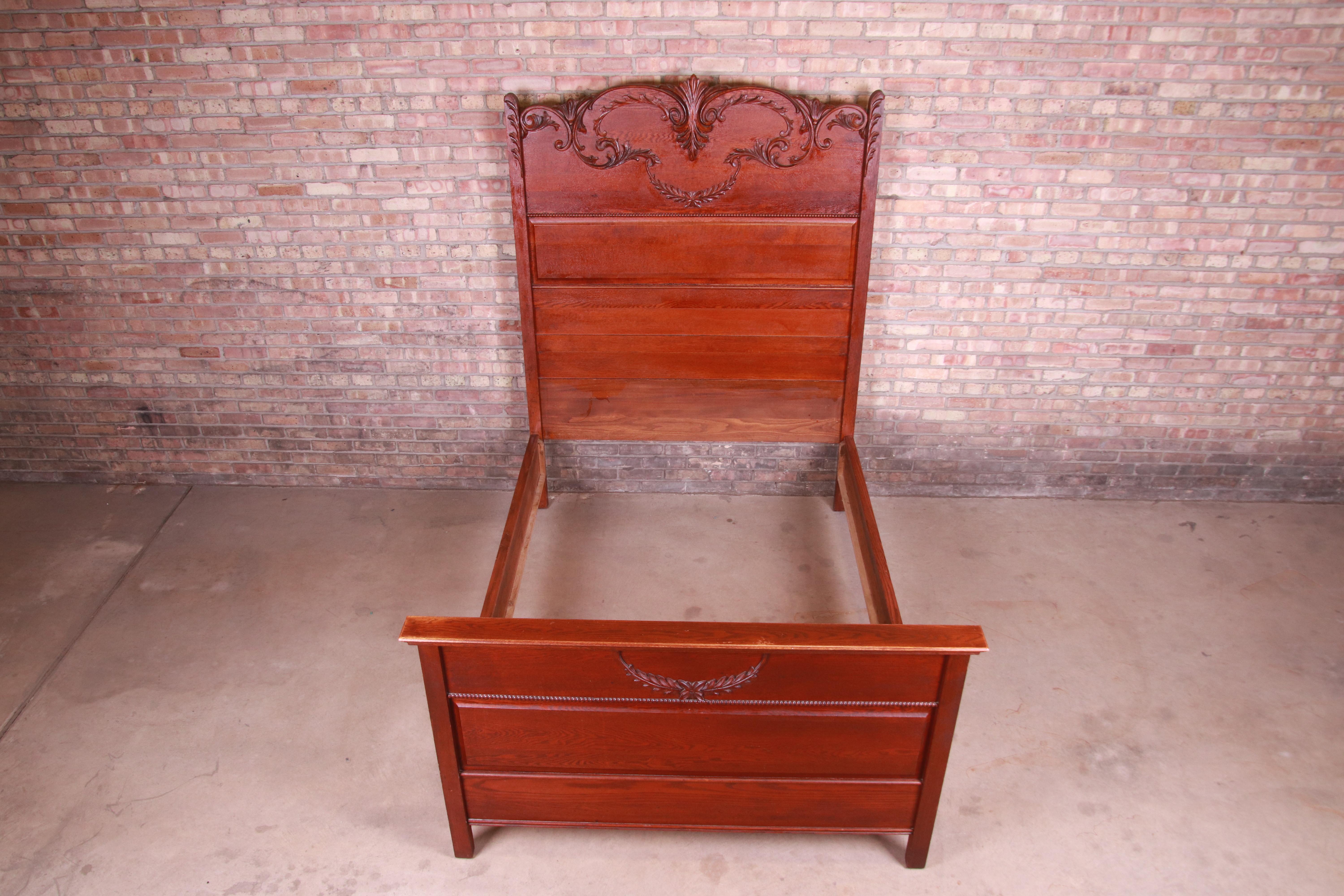 Antique Victorian Carved Oak Full Size Bed, circa 1900 In Good Condition In South Bend, IN