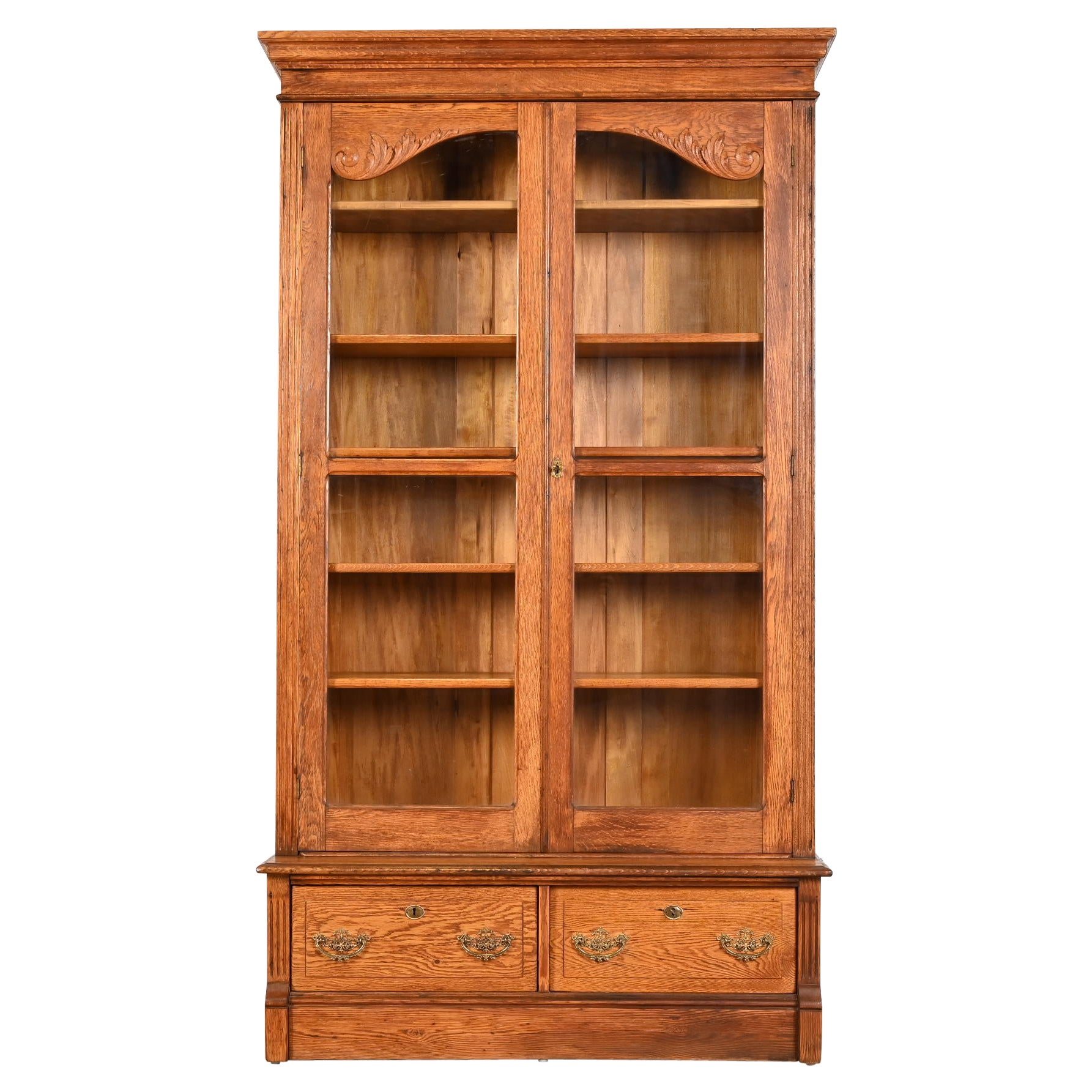 Antike viktorianische Eiche geschnitzt Glasfront Bücherregal, CIRCA 1900