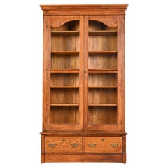 Antike viktorianische Eiche geschnitzt Glasfront Bücherregal, CIRCA 1900