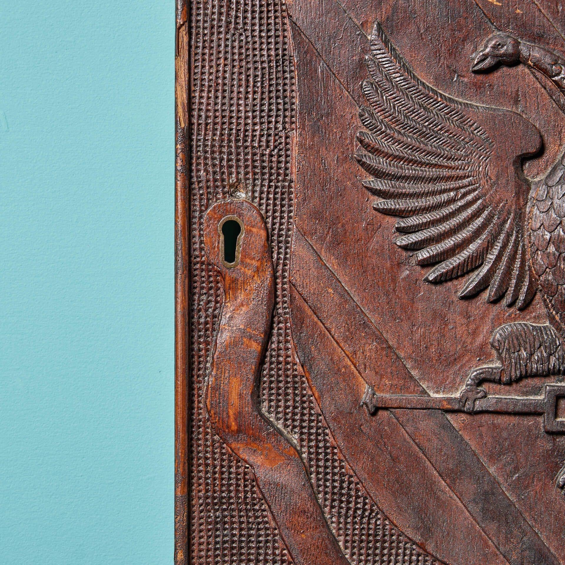 Antike viktorianische geschnitzte Eichenplatte mit Wappen (Viktorianisch) im Angebot