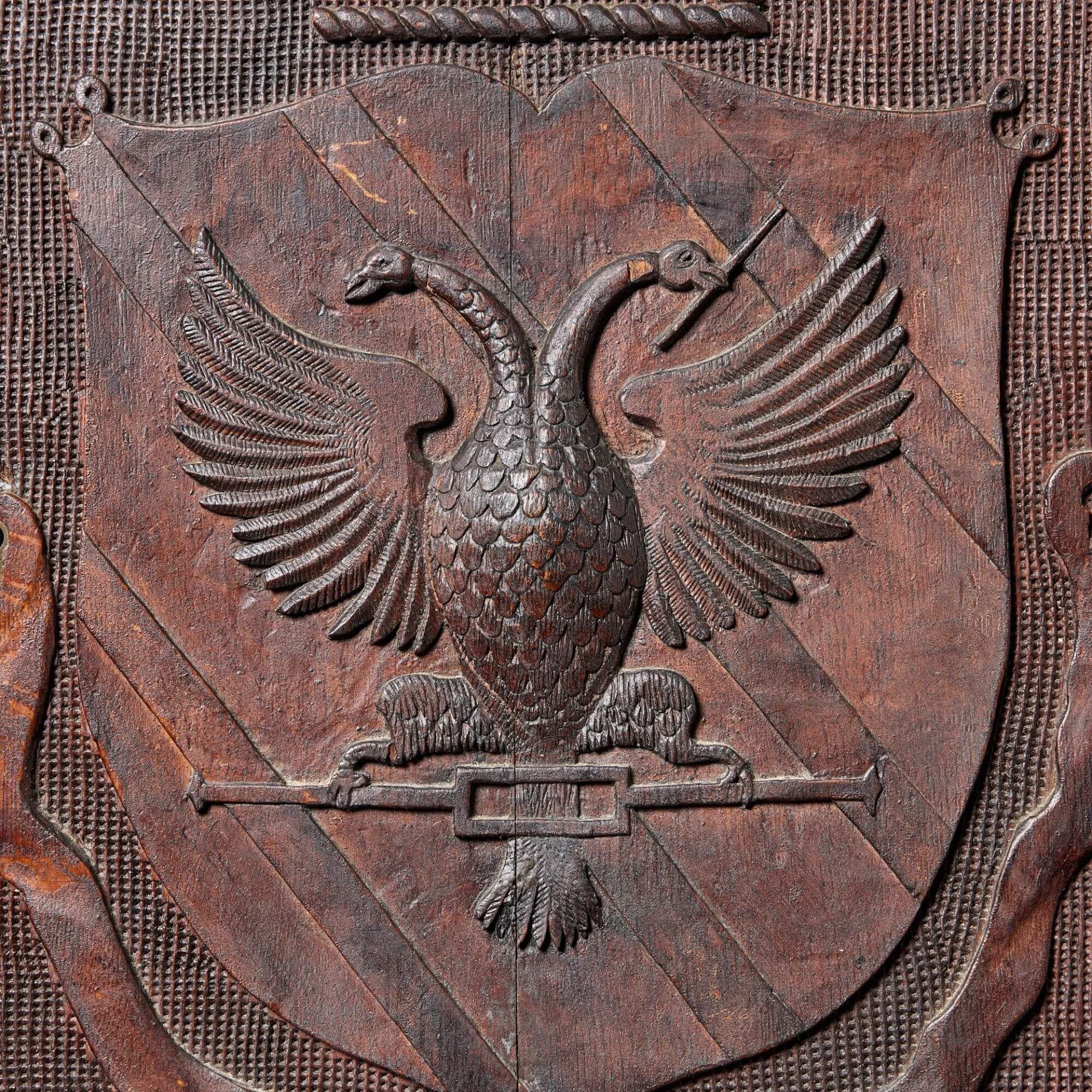 Antike viktorianische geschnitzte Eichenplatte mit Wappen (Deutsch) im Angebot