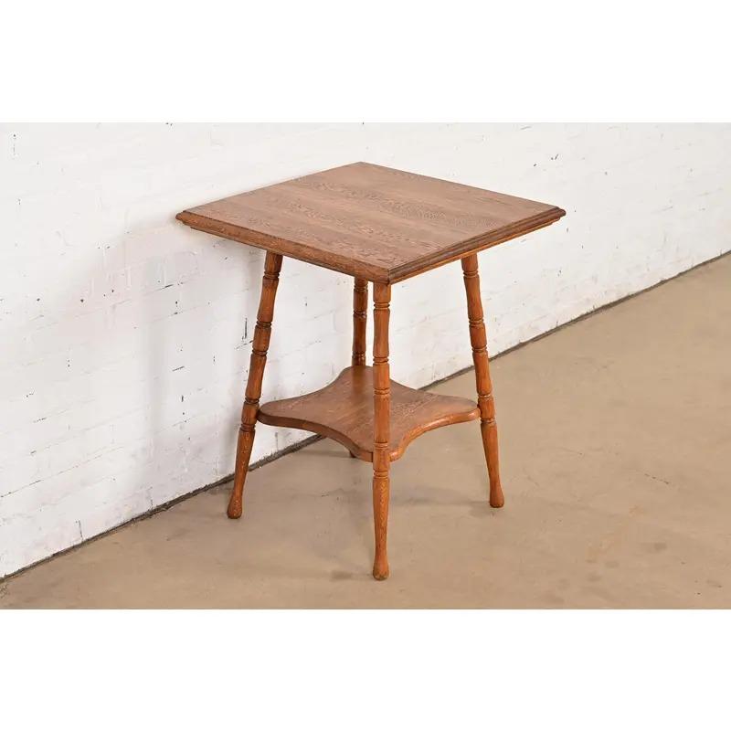 Ancienne table de salon ou table d'appoint victorienne en Oak sculpté, Circa 1900 en vente 3