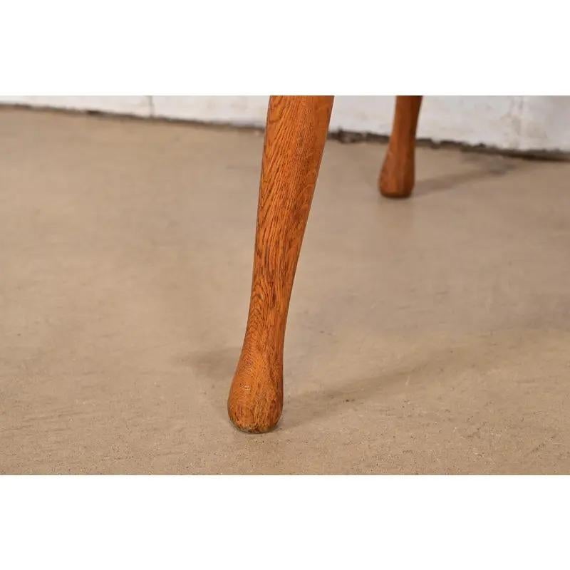 Ancienne table de salon ou table d'appoint victorienne en Oak sculpté, Circa 1900 en vente 1