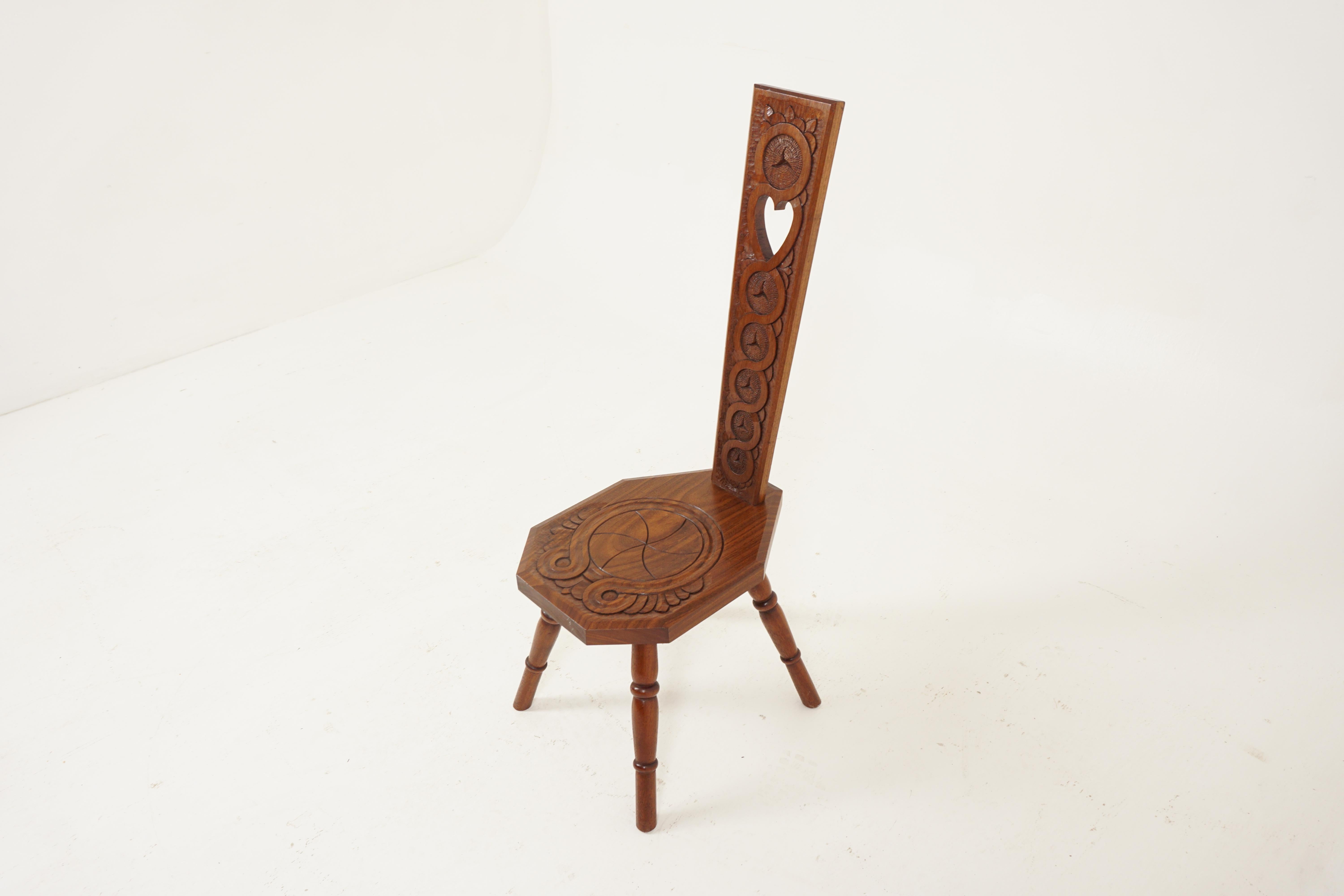 Antiker viktorianischer geschnitzter Eichenholz-Spinnstuhl, Schottland 1890, B2648

Eiche massiv
Originale Ausführung
Geschnitzter hoher Rücken mit offenem Herzausschnitt
Geschnitzter Holzsitz
Alle stehen auf 4 gedrehten Beinen
Schöner