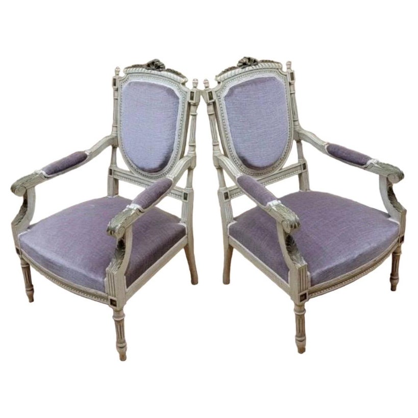 Anciennes chaises victoriennes sculptées et ornées - Reupholstered in Lilac Italian Mohair en vente