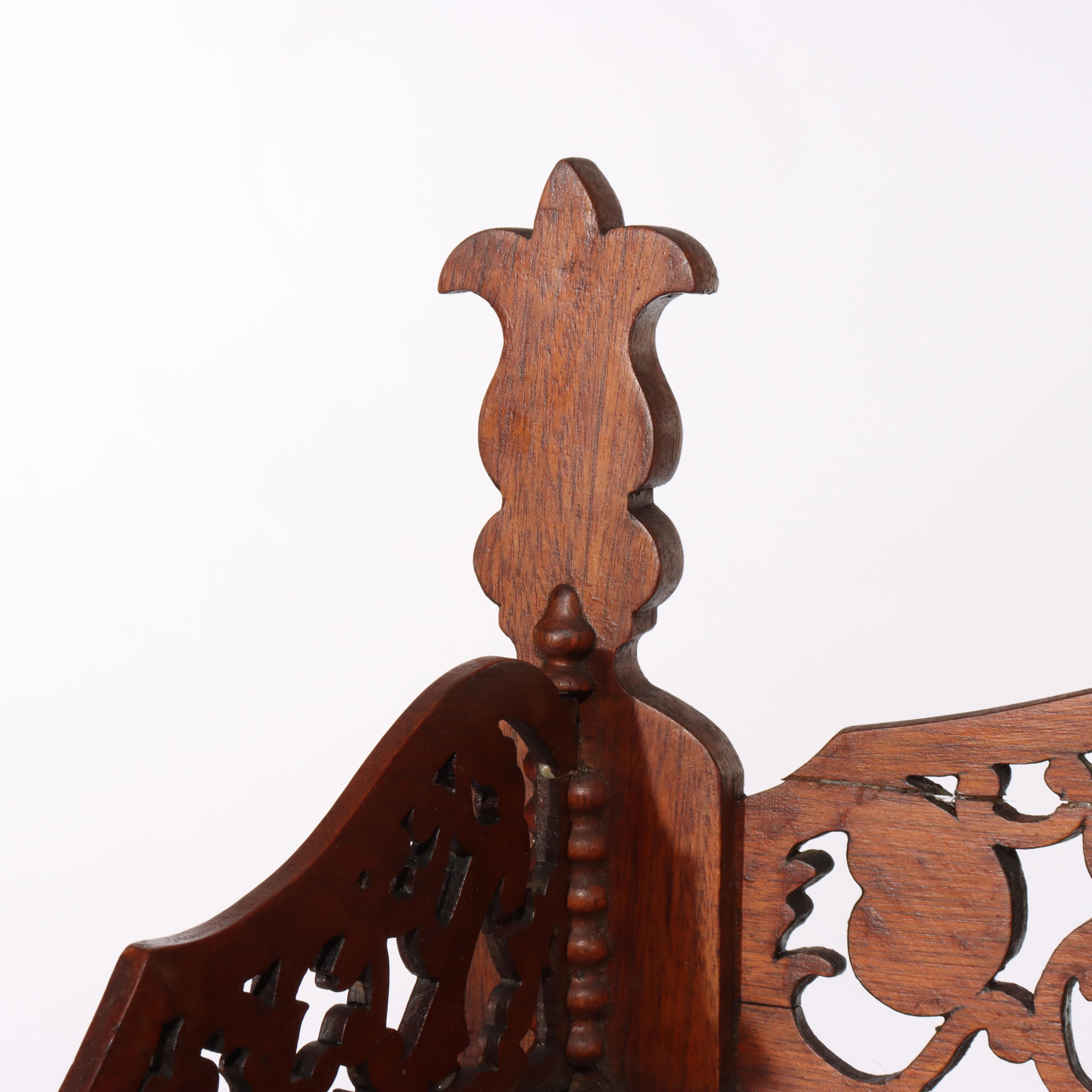 Bois de rose Ancienne étagère victorienne en bois de rose sculpté et filigrané à quatre étagères et tiroir c1890 en vente