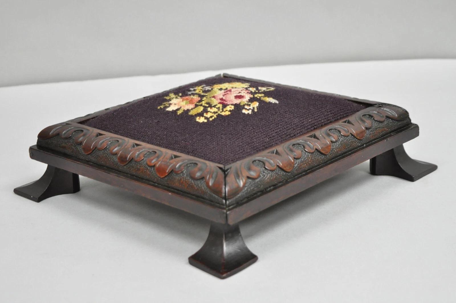 Ancien pouf Victorien en acajou massif sculpté à l'aiguille floral Ottoman en vente 5