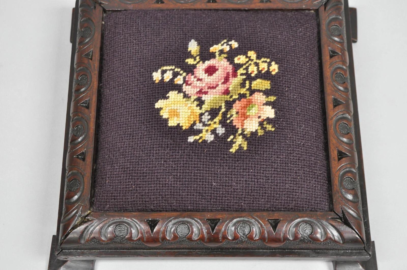 Ancien pouf Victorien en acajou massif sculpté à l'aiguille floral Ottoman en vente 6