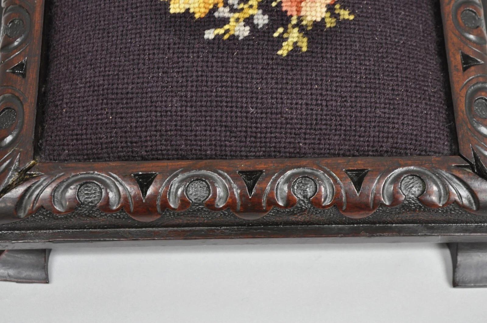 20ième siècle Ancien pouf Victorien en acajou massif sculpté à l'aiguille floral Ottoman en vente